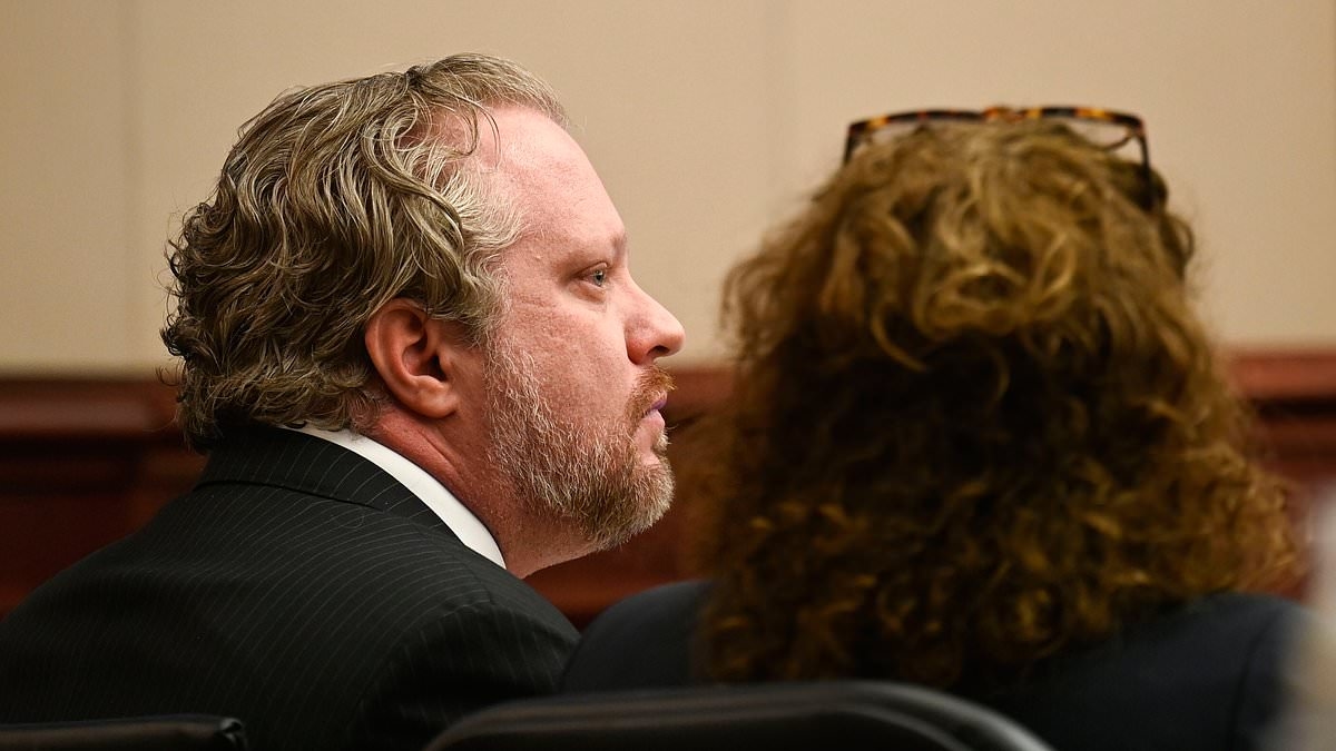 Dentist's chilling iPhone reminder about lacing sick wife's medication with poison heard at murder trial