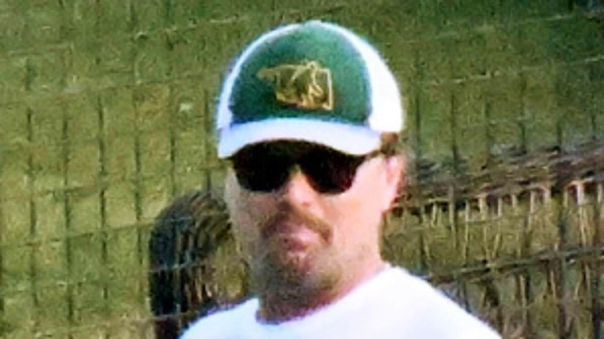 Leonardo DiCaprio, 50, sports a knee brace for padel game with girlfriend Vittoria Ceretti on Italian getaway