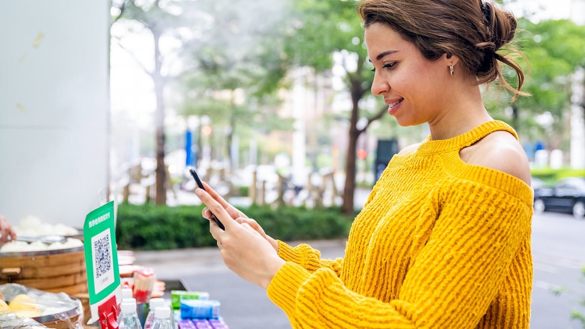 Urgent warning over QR code scam draining Americans' bank accounts