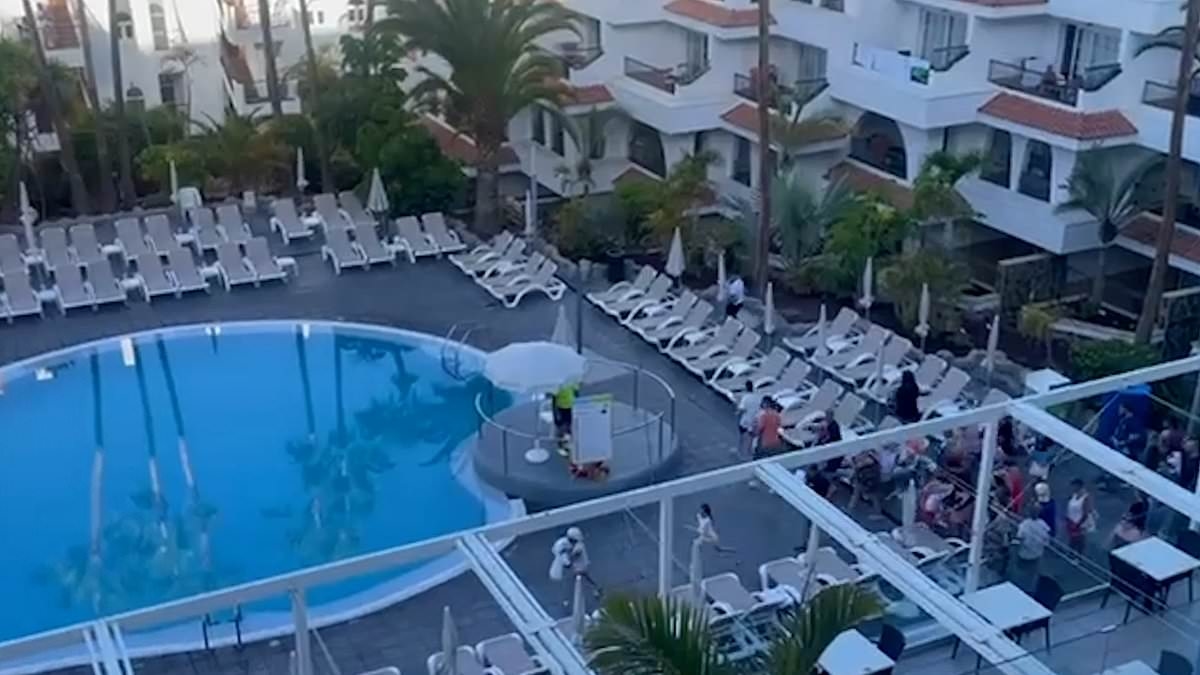 Throw in the towel! Moment sneaky holidaymakers sprint to reserve sunbeds in Tenerife