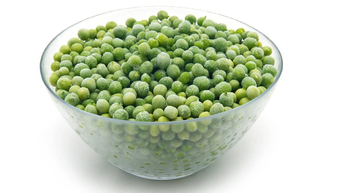 Why we could all be desperate for a pea! Shortage fears as heatwave hits harvest of one of Britain's favourite vegetables