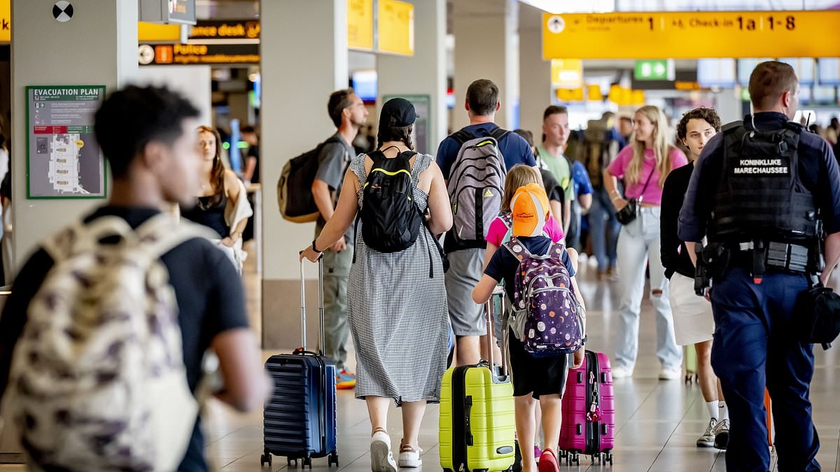 Urgent warning issued to Aussie travellers about worrying new scam: What you need to know