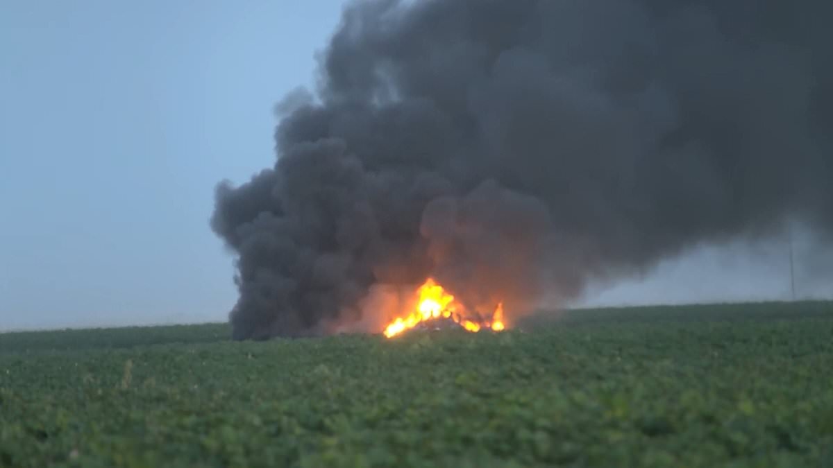 F35 fighter jet crashes into California field near naval air station
