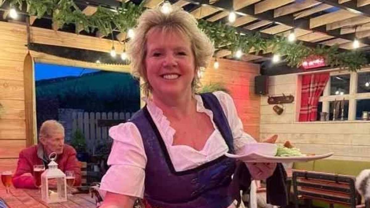 Family of 10 dine and dashers barge their way out of pub after refusing to pay £320 food bill
