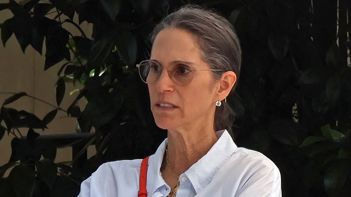 From child star to billionaire: Hollywood's richest actress is unrecognizable on rare outing