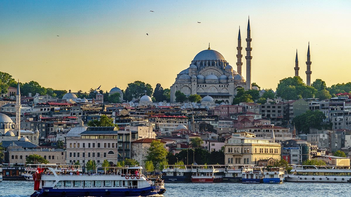 Foreign Office warns Brits of 'heightened risk' in popular holiday hotspot