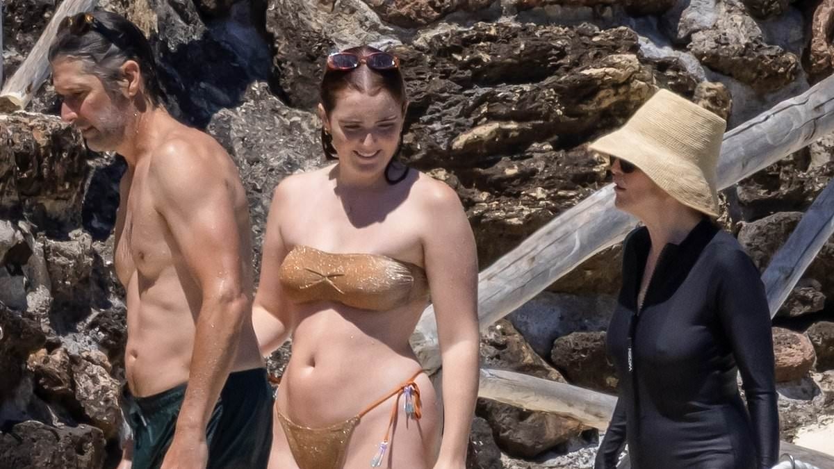 Julianne Moore is joined by her husband and mini-me daughter while vacationing on the coast of Italy