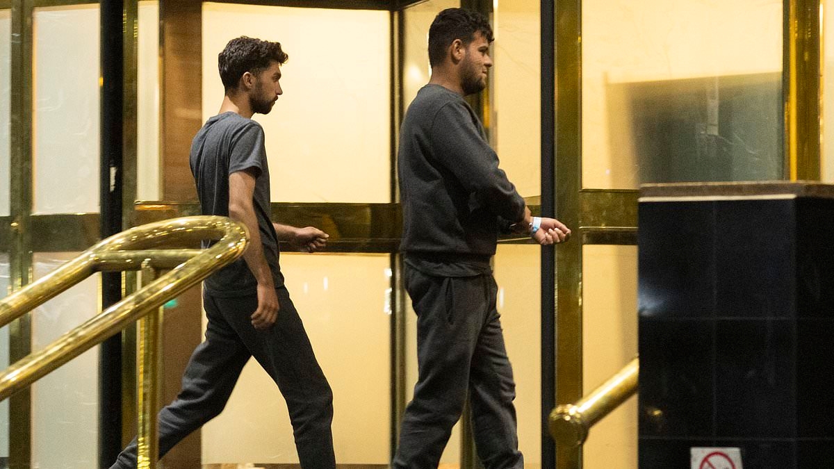 Asylum seekers 'move into' four-star Canary Wharf hotel under cover of darkness despite anti-migrant protests