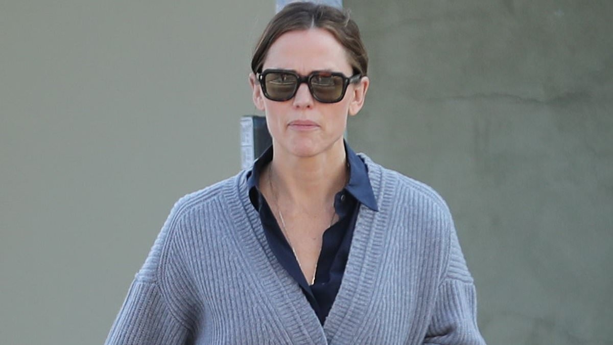 Jennifer Garner sports ring on THAT finger amid John Miller romance and move-in rumors