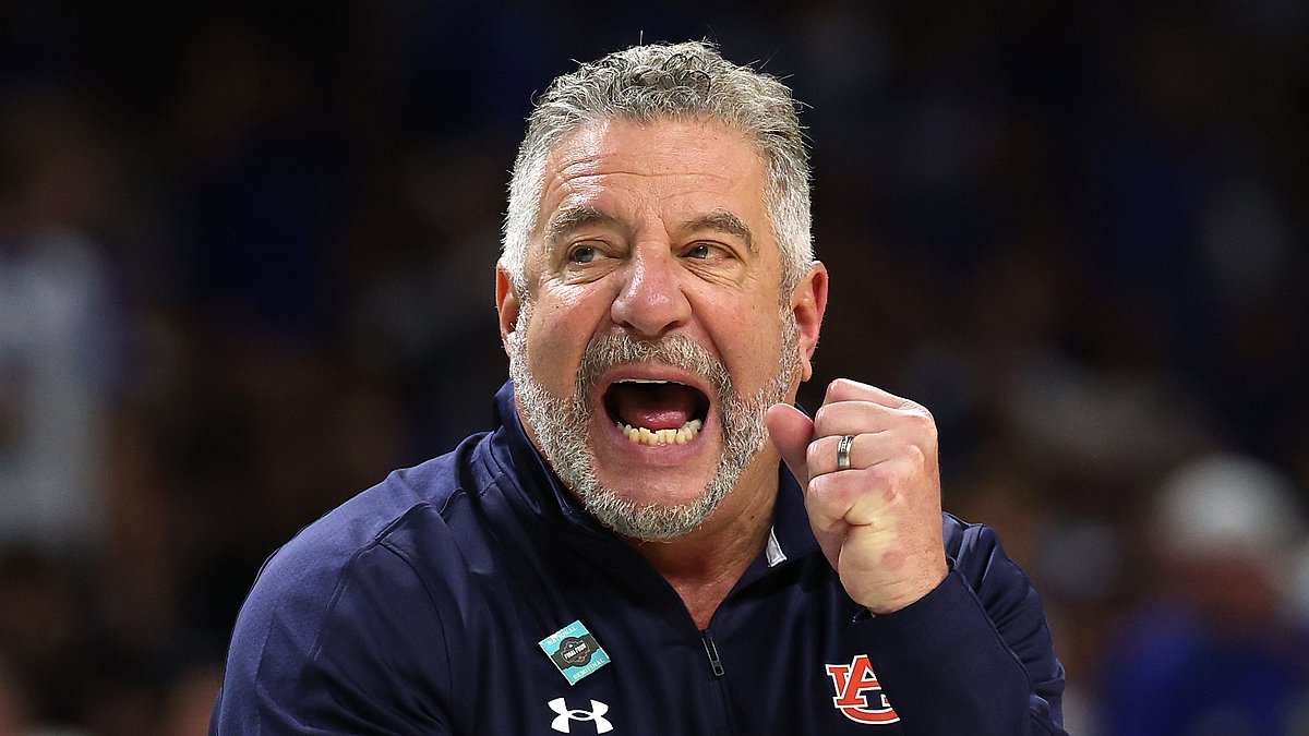 College basketball coach Bruce Pearl slams Barack Obama in brutal takedown of ex-president