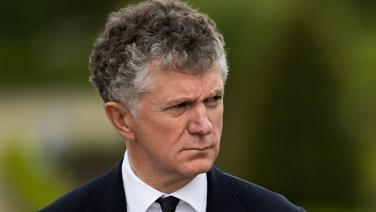 MPs who want to show the door to Keir's pal Powell: ANDREW PIERCE