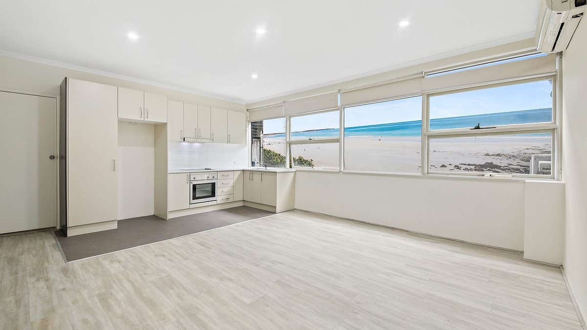 Can you spot what's wrong with this rental listing? Aussies poke fun at huge error
