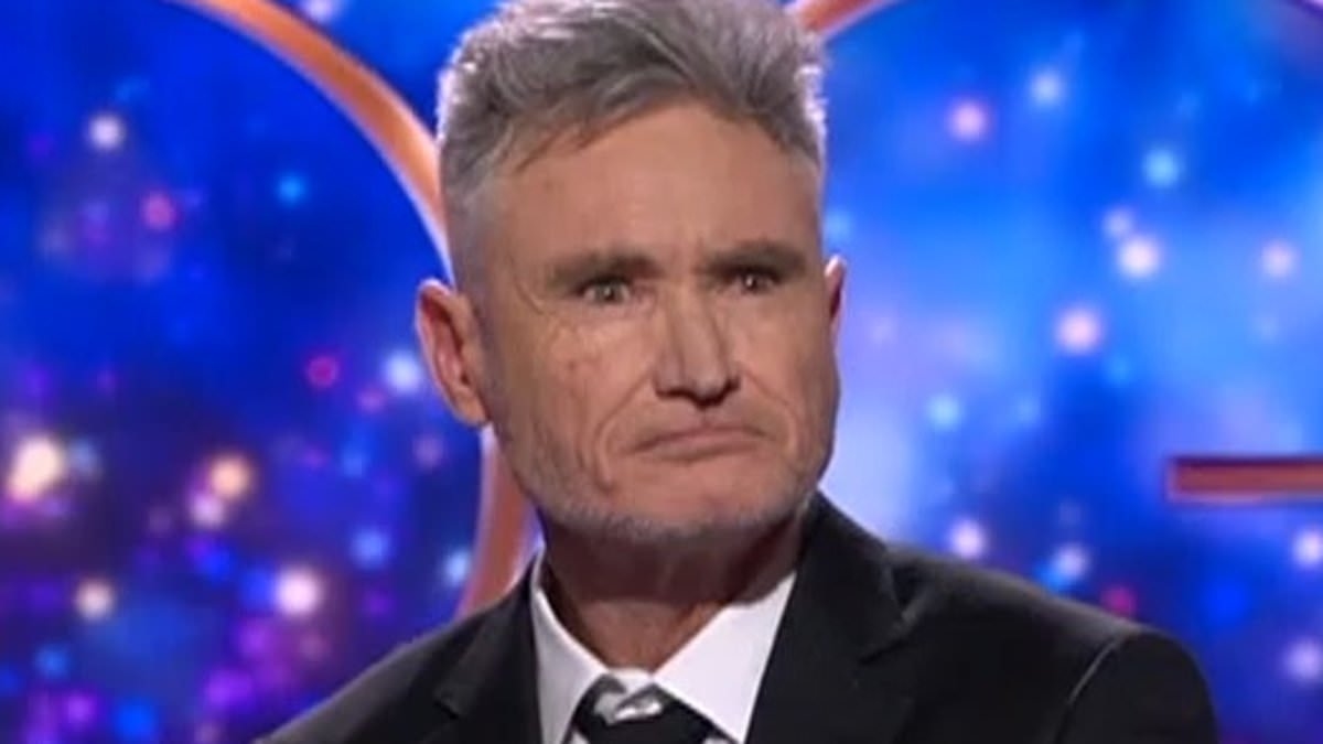Dave Hughes labelled 'annoying' by Logies viewers after his 'painful' on-stage appearance
