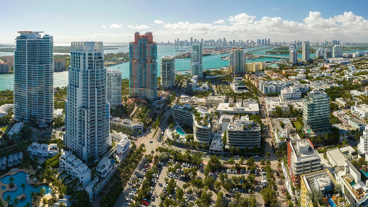 Billionaires are snapping up 'trophy homes' in this American hotspot