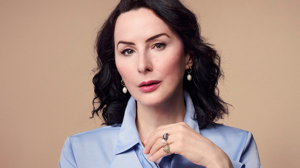 I'm a 54-year-old beauty expert. This is EXACTLY what stylish women are doing this summer to make their pedicures last a month: HANNAH BETTS