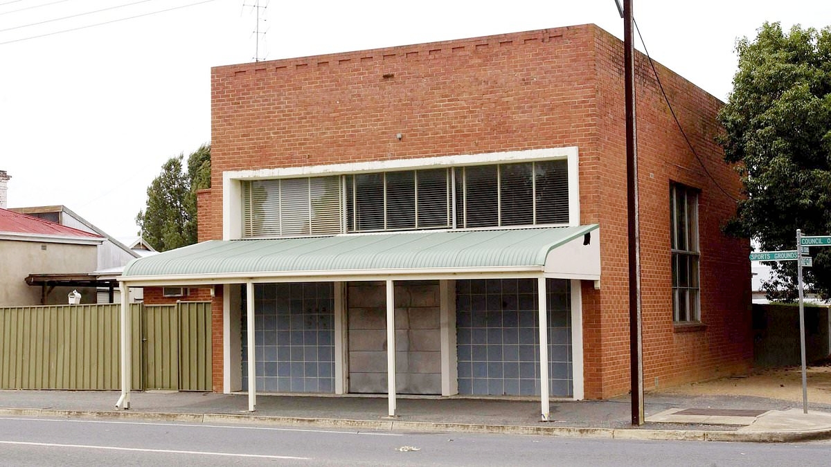 Serial killer linked to one of Australia's most notorious crime sagas WALKS FREE from jail after 26 years