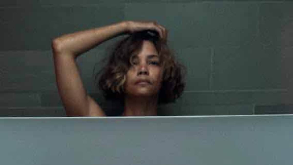 Halle Berry flashes breasts in not-so-obvious nude selfie during getaway to luxury resort