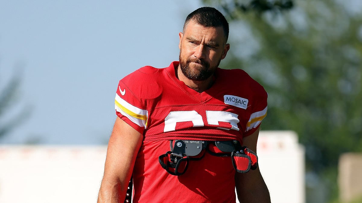 Travis Kelce's new teammate Robert Tonyan gushes about what it's like to play with Chiefs star