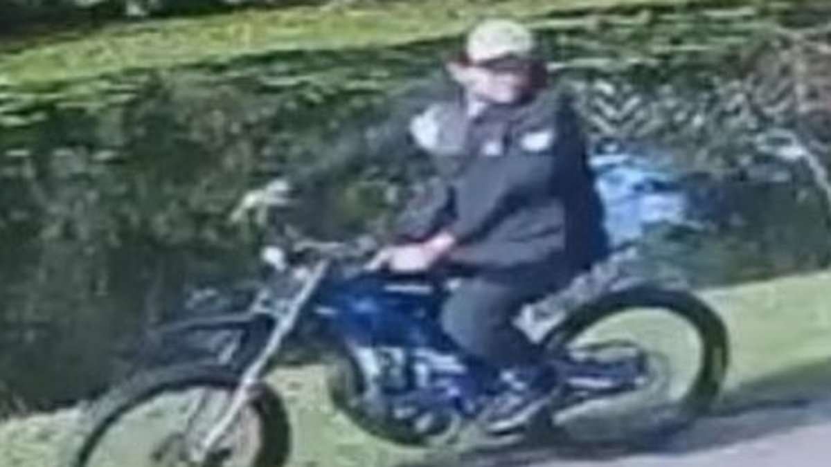 Urgent hunt for e-bike rider after geese are killed and injured in 'distressing' hit-and-run crash