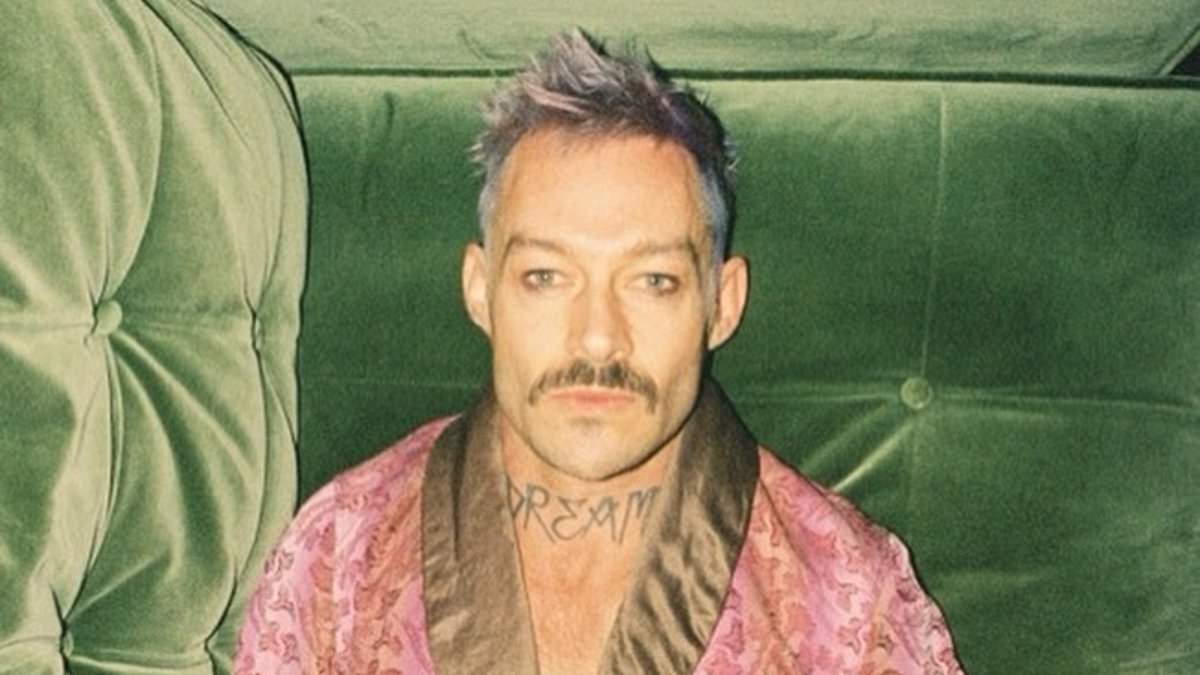 See the 'freak' features at Silverchair frontman Daniel Johns' 'love shack' in Newcastle - which he bought in his teens and is now listed on Airbnb