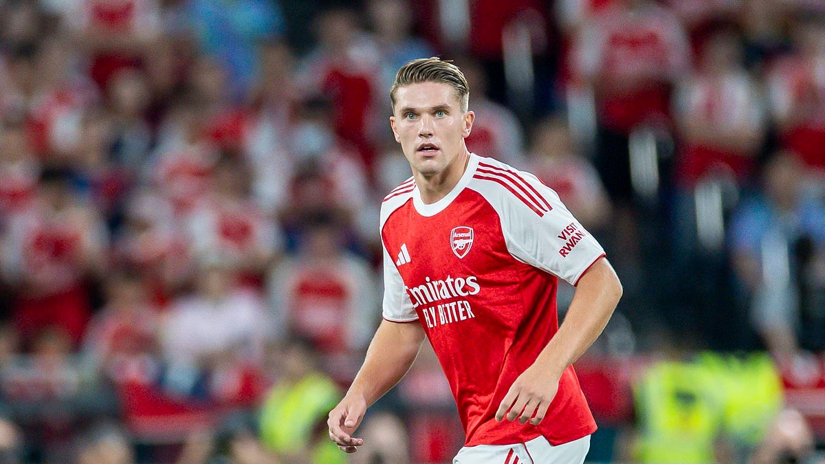 Paul Scholes questions whether Mikel Arteta REALLY wanted Viktor Gyokeres as his first-choice signing as Jamie Carragher identifies Man United target who Arsenal boss may have preferred over £64m new man