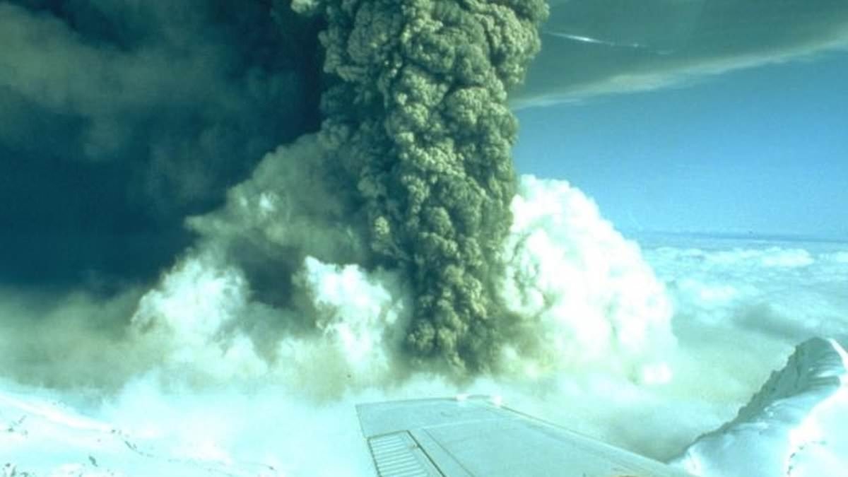 Earthquake strikes just miles from US volcano that's set to erupt