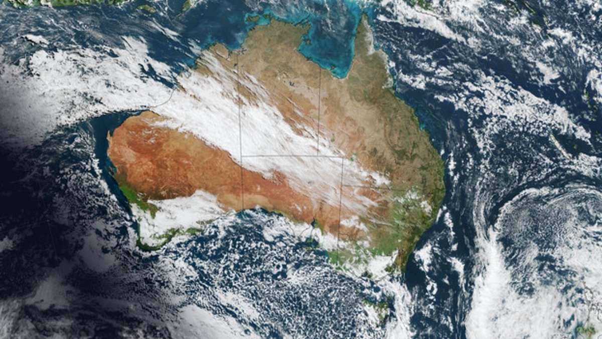 Aussies brace for a cold and wet weekend as mind-blowing map captures huge 3,000km weather system stretching across the country