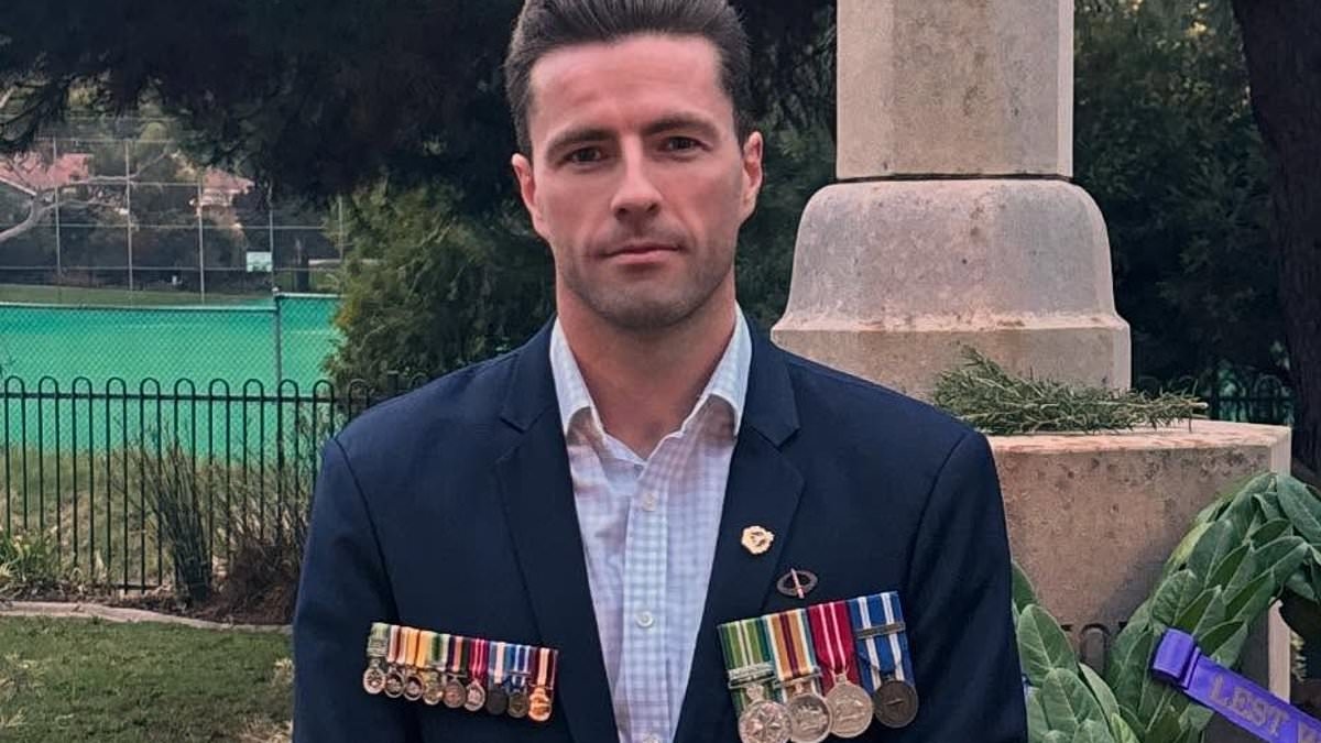 Australian Army soldier calls for a protest on the Harbour Bridge to oppose mass immigration and highlight rising homelessness