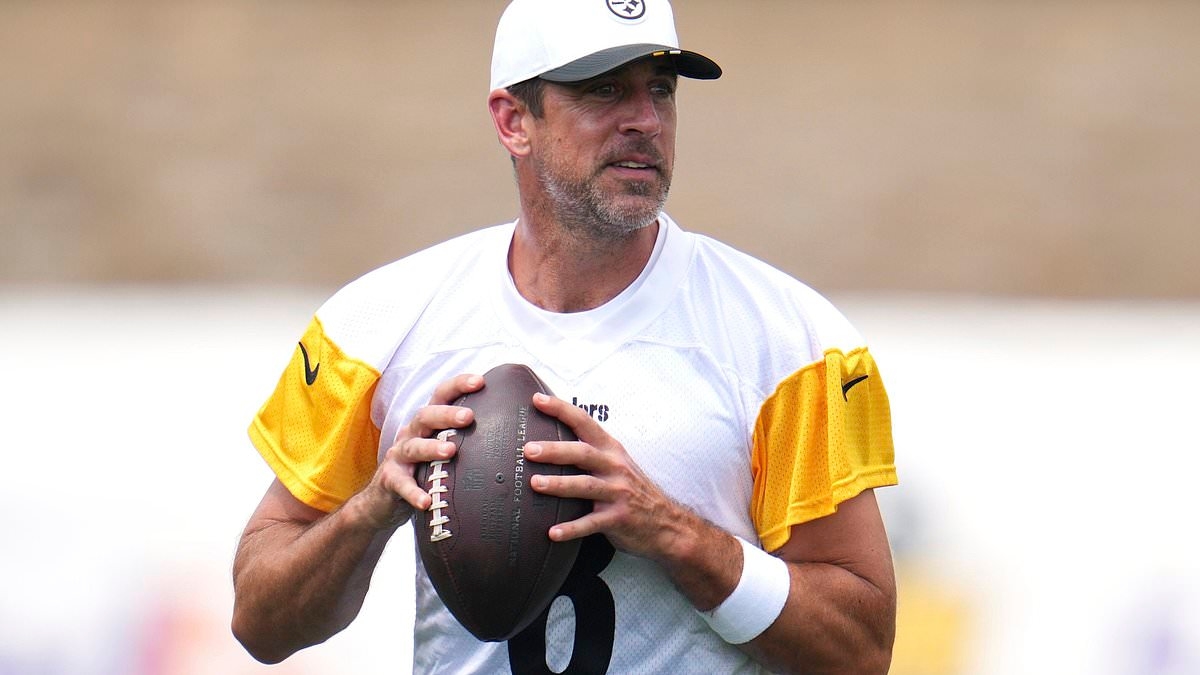Aaron Rodgers sends savage message to Pittsburgh Steelers teammate as tension rises in camp