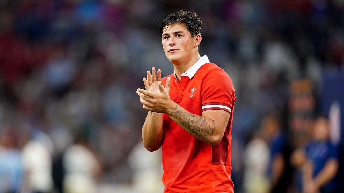 Organisers of rugby union's breakaway R360 league look to sign up top coaches as part of plans for 'generational change' with Louis Rees-Zammit amongst players to have joined