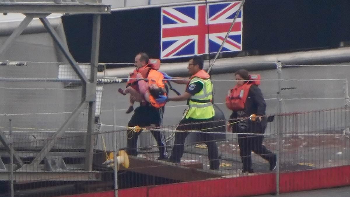 So much for a deterrent! Hundreds more Channel crossings pushes total migrant arrivals since Labour's 'one in one out' deal with France past 400