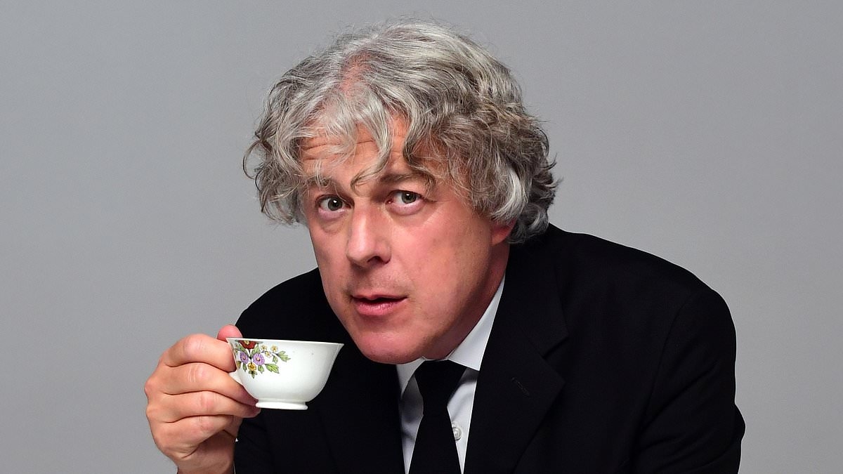 Alan Davies is back at the Edinburgh Fringe, doing standup for the first time in ten years. And for a self-professed 'old white b*****d', he's still pretty funny, says Veronica Lee