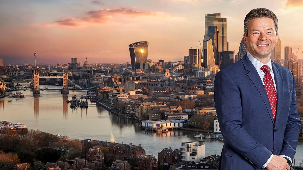 FTSE 100 bosses rake in a record £550m haul