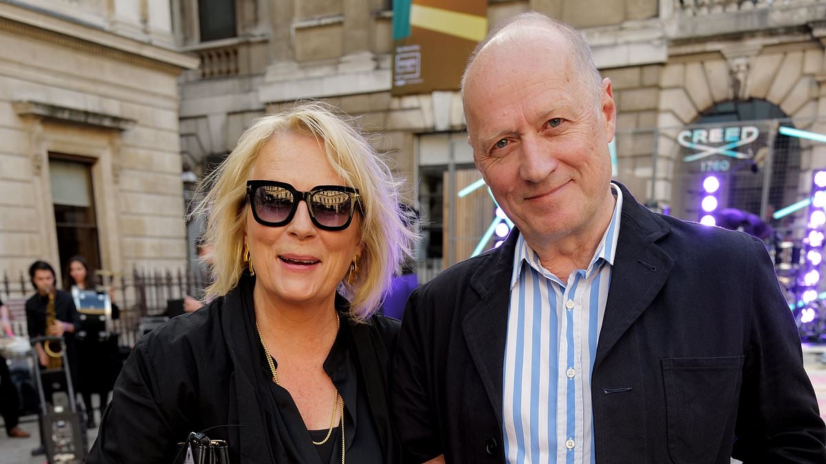 Ab Fab and Bottom stars Jennifer Saunders and Adrian Edmondson face fresh planning battle over £250k extension to their £2m Dartmoor home