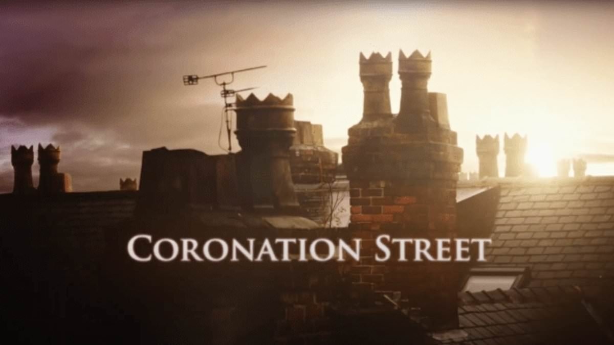 Coronation Street fans are stunned as soap icon makes a surprise return to the cobbles after 18-month absence