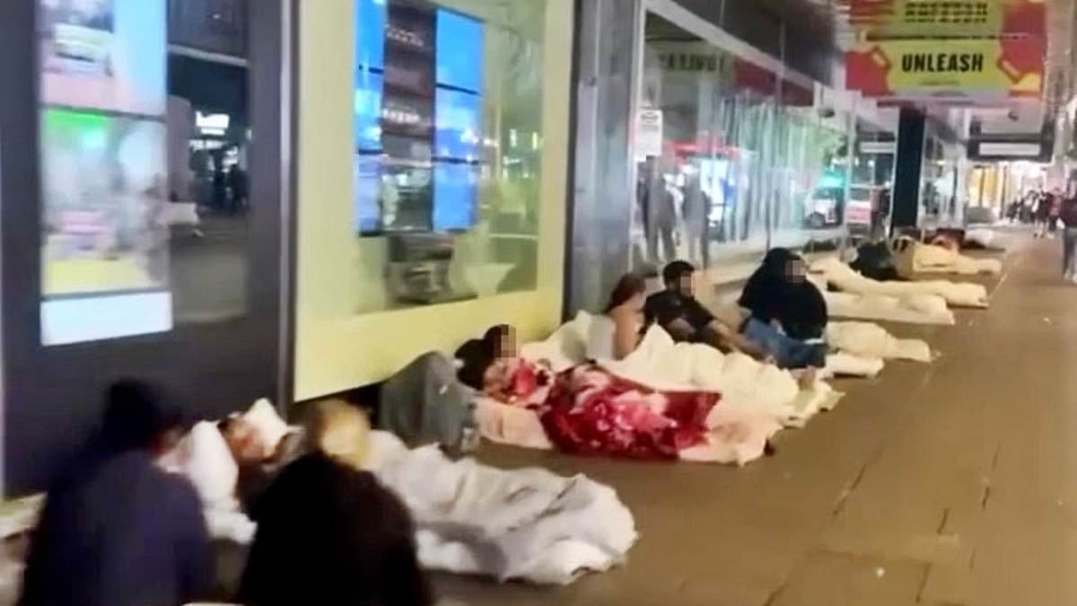 Over 40 rough sleepers line Oxford Street with makeshift beds after migrant 'shanty town' is cleared