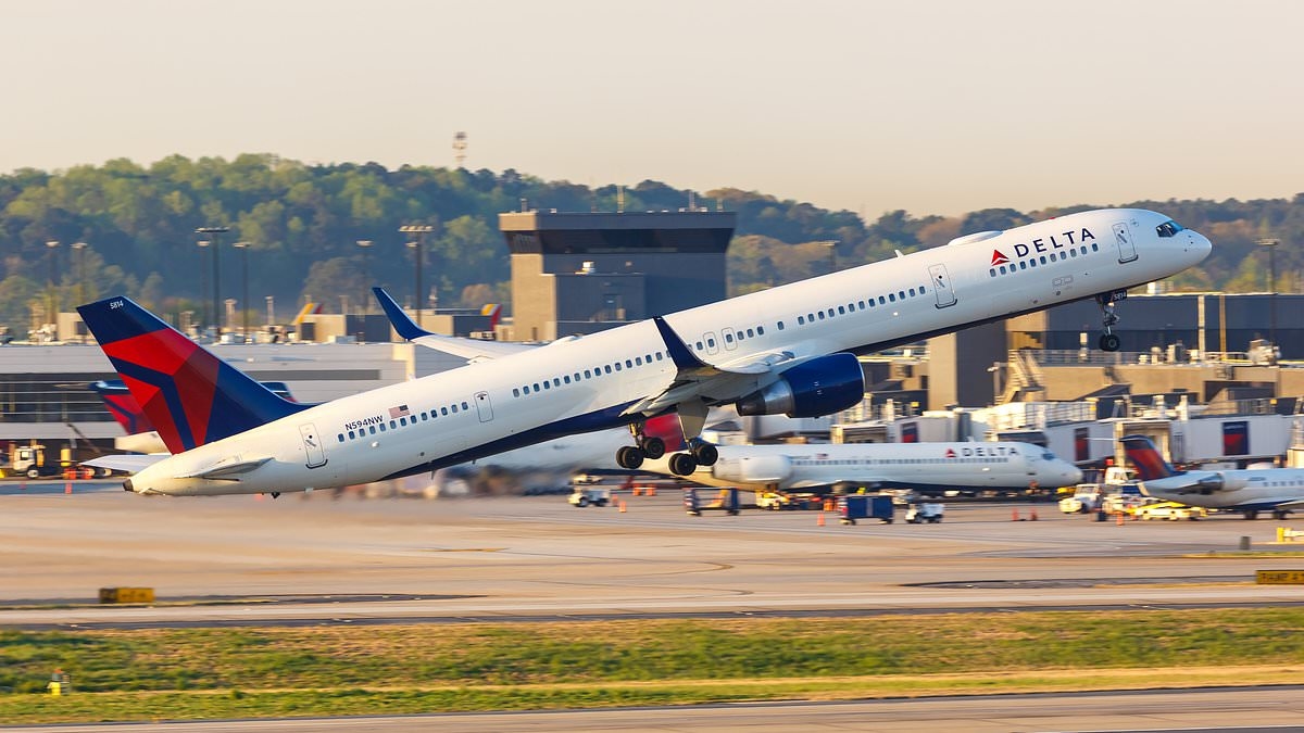 Packed Delta plane clips wing of huge Airbus as it prepared to depart Atlanta airport