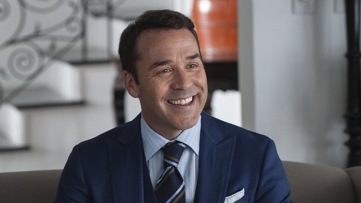 Jeremy Piven doesn't look like this anymore! Entourage star steps out at Primitive War premiere in Sydney sporting bold new hairdo