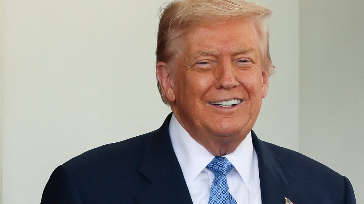 Report: Trump moves Obama, Bush portraits to hidden stairwell
