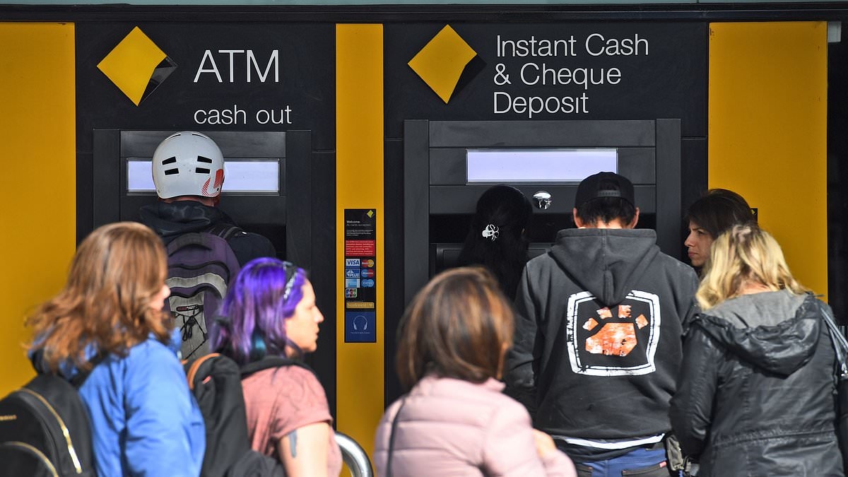 Albo's radical plan for cash as fewer Aussies pay with banknotes