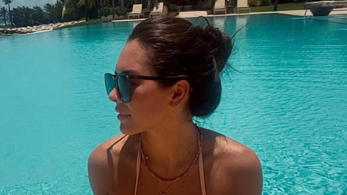 Gemma Owen flashes her chiselled abs in skimpy gym gear on idyllic getaway with boyfriend Red Morgan