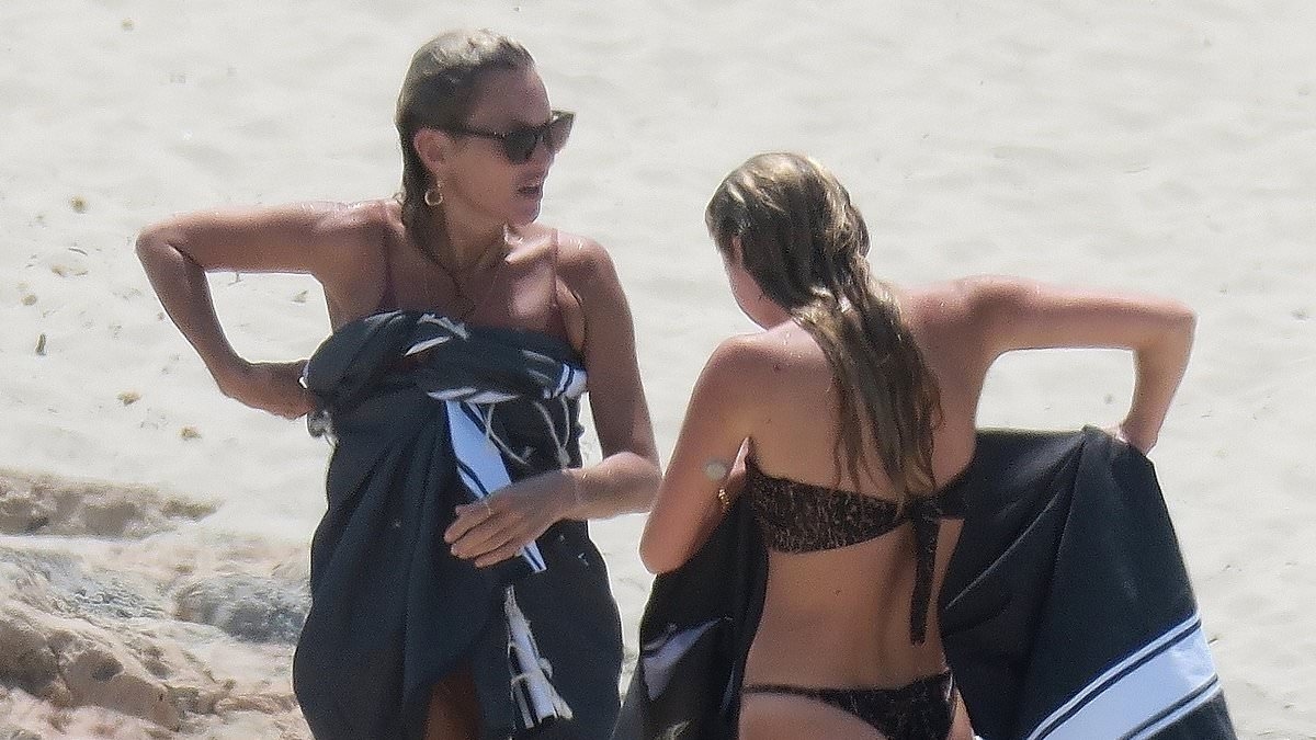 Lila Moss shows off her figure in leopard print bikini during on vacay with mom Kate