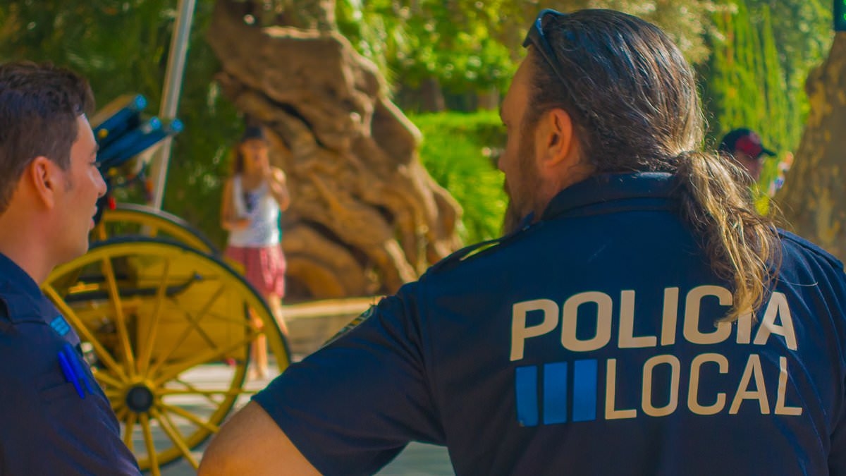 Dangerous drug 'rampant' in Brit holiday hotspot as tourists have seizures on the streets