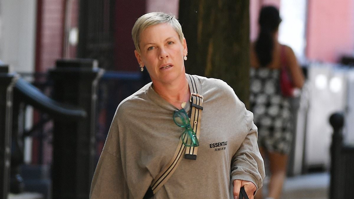 Pink has dramatic makeunder and looks almost unrecognizable during off-duty glam day in NYC