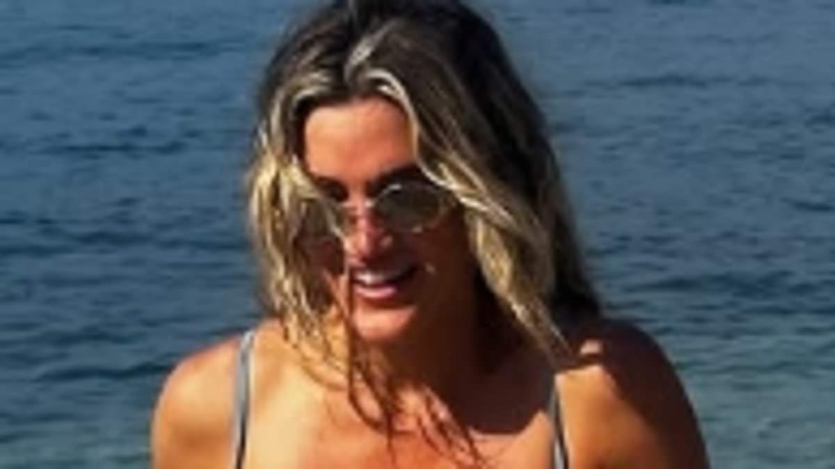 Ashley Roberts flashes her sunburnt bottom as she admits she 'never learns' during sun-soaked Turkey holiday