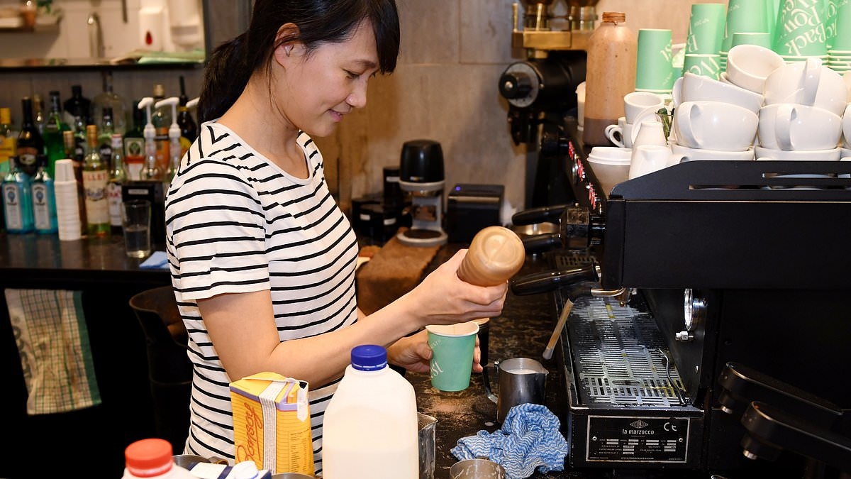 The little-known loophole Aussies are already using to work four days a week without taking a pay cut