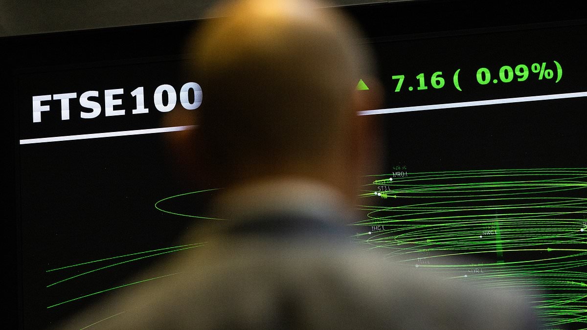 UK investor confidence slumps over weak growth fears