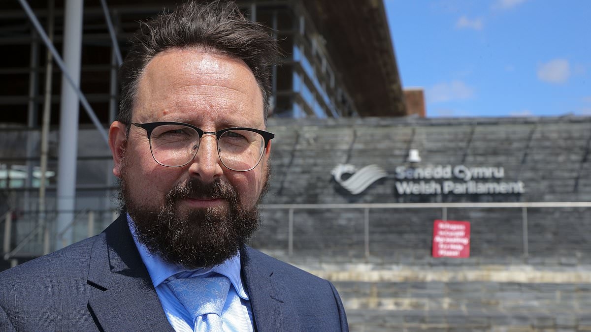 Keir Starmer leads tributes to Hefin David after Welsh Labour MS dies suddenly aged 47