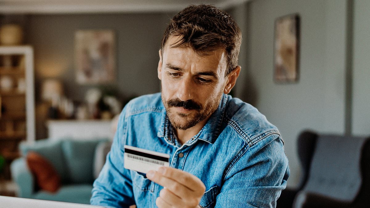 Costco has a major credit card problem and members aren't too happy about it