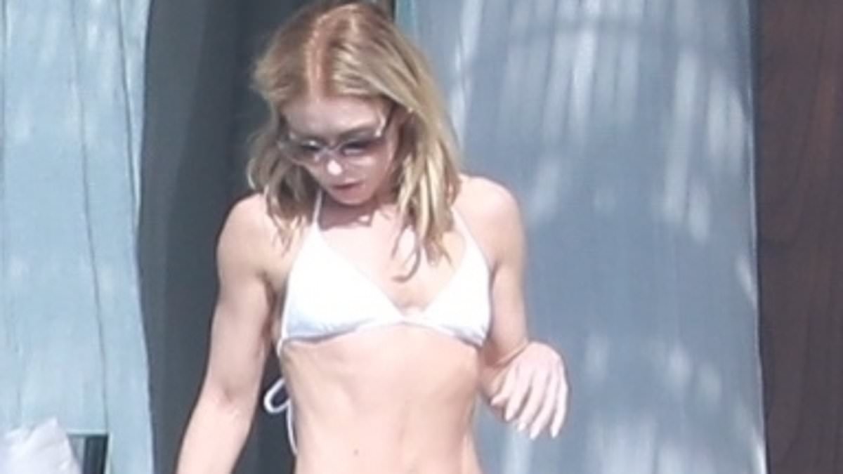 Fitness guru to the stars shares the 'unconventional' way of getting abs like Kelly Ripa... as he dishes on how she maintains a fit physique